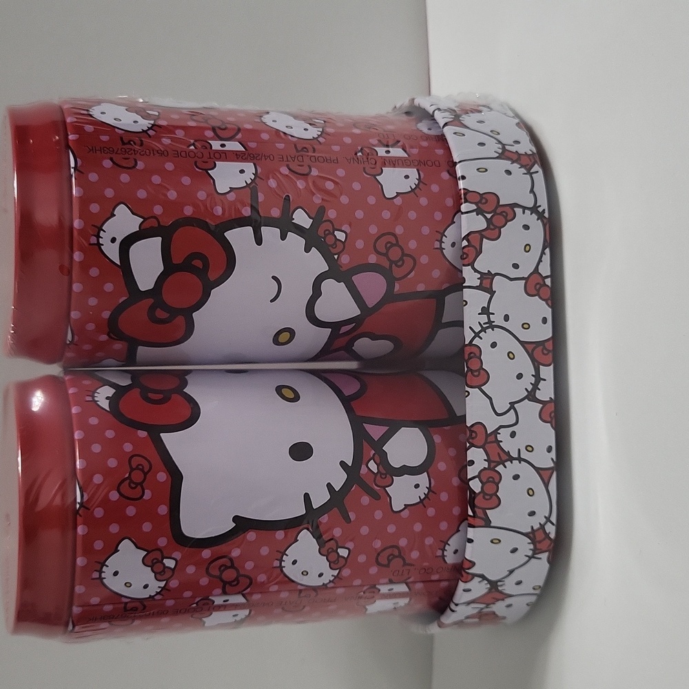 Hello Kitty Tin Salt & Pepper Shaker Set - Picture 3 of 6